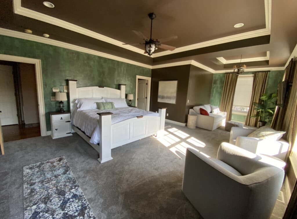 Bentonville Luxury Vacation Home king suite