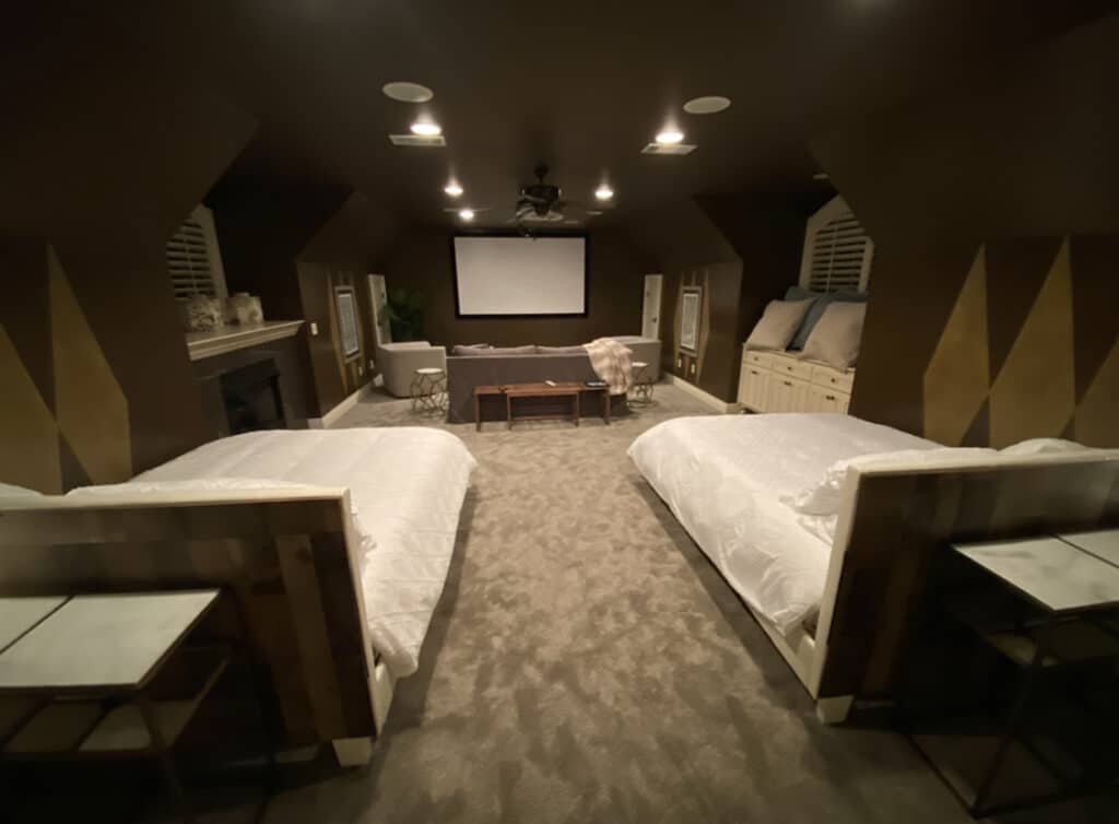Bentonville Luxury Vacation Home movie suite